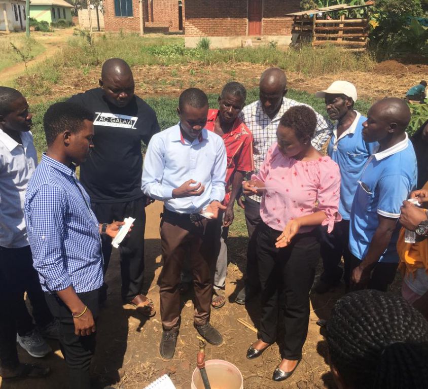 Doreen-training-Community-monitors-how-to-do-conduct-water-quality-testing. (Demo)